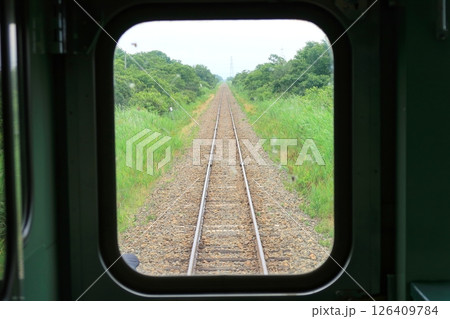 JR北海道、日高本線の苫小牧駅から鵡川駅までの風景(2023年夏曇り空) JR北海道、日高本線の苫小牧駅から鵡川駅までの風景(2023年夏曇り空) 126409784