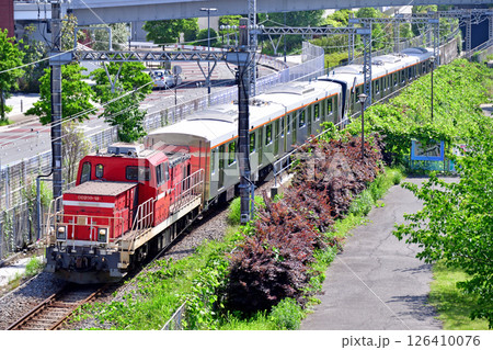 東海道本線貨物支線　桜木町－東高島　JR貨物　DD200-18（愛知）＋東急6020系　6152編成 126410076
