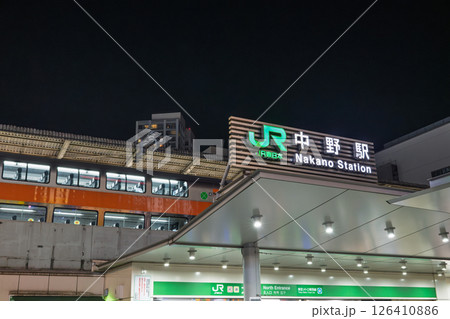 夜の中野駅（北口） 126410886