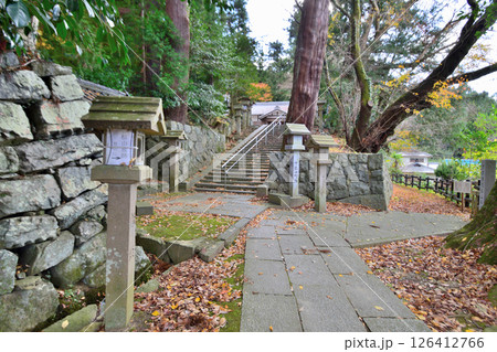 大和国「宇田松山城」 門跡の石垣と曲輪 大和国「宇田松山城」 門跡の石垣と曲輪 126412766