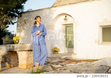 Golden Hour Coffee 126416031