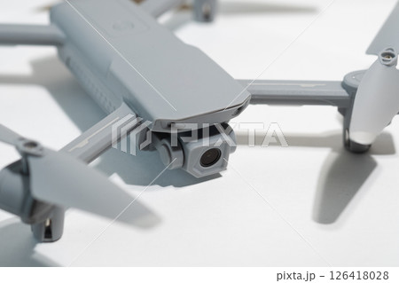 テーブルに置いたドローン (写真素材) テーブルに置いたドローン (写真素材) 126418028