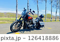 バイクと青空と白い道 126418886