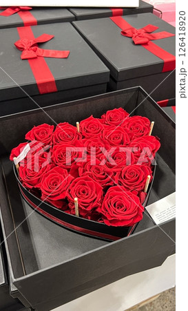 Romantic Red Rose Heart in Black Box A Timeless Valentine s Day Gift Expression 126418920