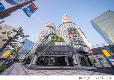 早朝のヨドバシ梅田 126419203