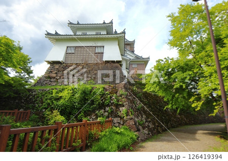亀山山頂の越前大野城 本丸天守(お福池横) 亀山山頂の越前大野城 本丸天守(お福池横) 126419394