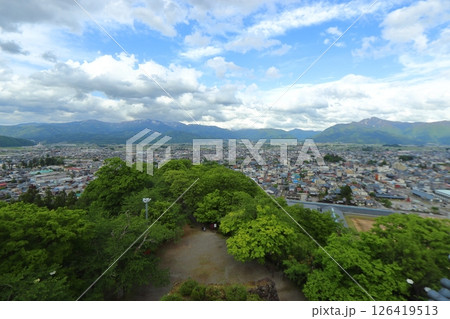 越前大野城から眺める城下町（越前大野駅、岐阜白鳥・郡上方面） 126419513