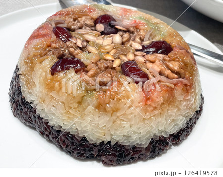 中国のお祝い料理・八宝飯 126419578