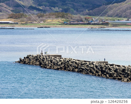 防波堤での海釣り風景 126420256