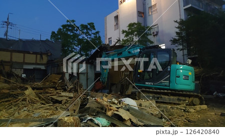 夜の解体現場 夜の解体現場 126420840