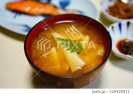 筍の味噌汁 126420911