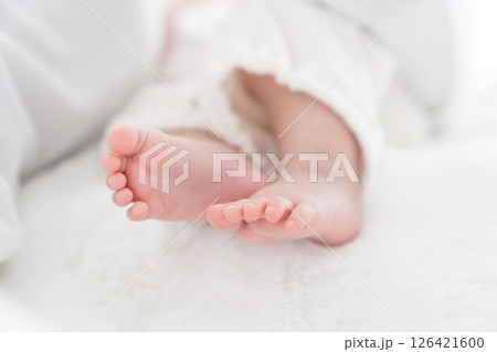 赤ちゃんの足 126421600