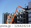 ビルの解体工事現場 126424218
