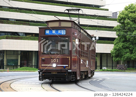 【熊本市電】8800形〜レトロ調電車101号〜(幹線:辛島町電停) 【熊本市電】8800形〜レトロ調電車101号〜(幹線:辛島町電停) 126424224