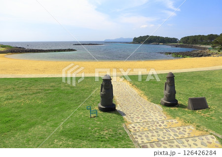 【佐賀県】晴天の波戸岬海水浴場　 126426284