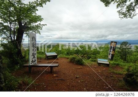 小谷城 桜馬場跡 展望所から眺める景色(琵琶湖、竹生島方面の景色) 小谷城 桜馬場跡 展望所から眺める景色(琵琶湖、竹生島方面の景色) 126426976