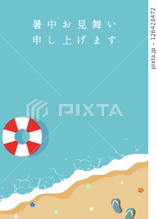 浮き輪が浮かんでいる海辺の暑中見舞いポストカード 126428472