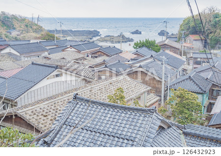 佐渡　宿根木の街並み 126432923