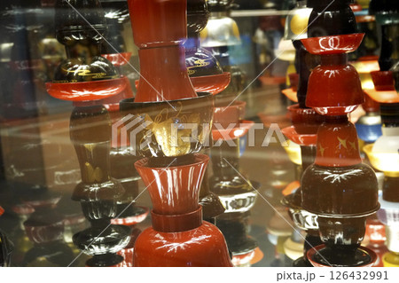 JR加賀温泉駅構内にある加賀伝統工芸の展示物 126432991