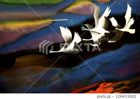 JR加賀温泉駅構内にある加賀伝統工芸の展示物 126433002