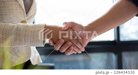 Close up of Business people shaking hands, finishing up meeting, business etiquette, congratulation, merger and acquisition concept 126434310