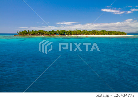 オセアニア　フィジー共和国ビティレブ島西部のママヌザ諸島のリゾートアイランド 126434778