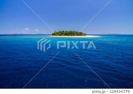 オセアニア　フィジー共和国ビティレブ島西部のママヌザ諸島のリゾートアイランド 126434779