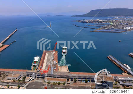 【香川県】高松シンボルタワー展望台から見た高松港と瀬戸内海の島々（サンポート高松） 126436444