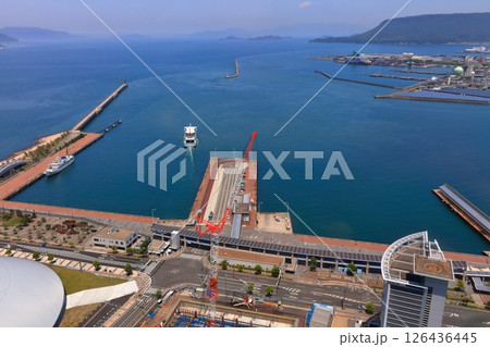 【香川県】高松シンボルタワー展望台から見た高松港と瀬戸内海の島々(サンポート高松) 【香川県】高松シンボルタワー展望台から見た高松港と瀬戸内海の島々(サンポート高松) 126436445