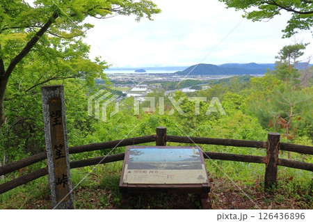 小谷城跡 望笙峠から眺める景色（琵琶湖、竹生島方面の景色） 126436896