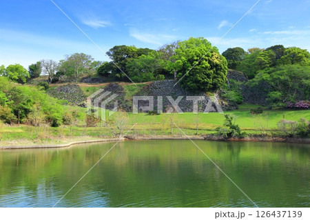 【佐賀県】晴天の名護屋城 城のかげ溜池 126437139