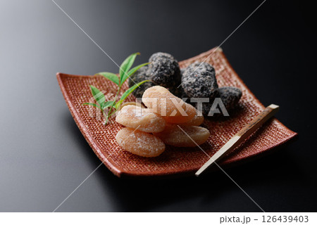 甘納豆 ( 黒背景 ) 甘納豆 ( 黒背景 ) 126439403