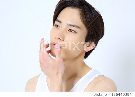男性のポートレート　ビューティーイメージ 126440394