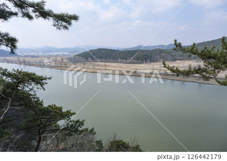 世界遺産の扶蘇山城から眺める白馬江 126442179