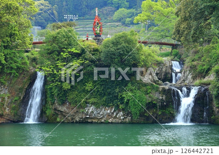 【佐賀県】新緑の轟の滝(轟の滝公園) 【佐賀県】新緑の轟の滝(轟の滝公園) 126442721