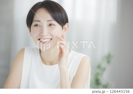 保湿を実感する女性 126443156