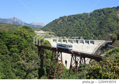 【南阿蘇鉄道】MT-4000形と阿蘇立野ダム(高森線:長陽〜立野) 【南阿蘇鉄道】MT-4000形と阿蘇立野ダム(高森線:長陽〜立野) 126443654