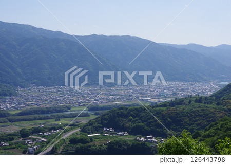 徳島県三好市 健康とふれあいの森から東みよし町方面を望む 徳島県三好市 健康とふれあいの森から東みよし町方面を望む 126443798
