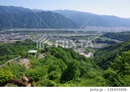 徳島県三好市 健康とふれあいの森から東三好町・三野町・徳島自動車道方面を望む 徳島県三好市 健康とふれあいの森から東三好町・三野町・徳島自動車道方面を望む 126443806
