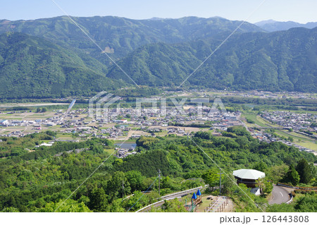 徳島県三好市　健康とふれあいの森から三野町を望む 126443808