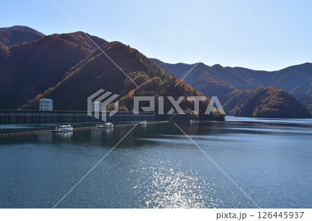 秋の奥多摩湖　東京 126445937