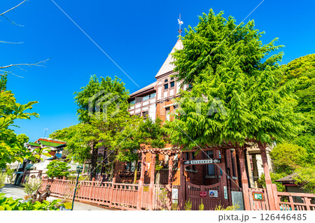 【重要伝統的建造物群保存地区】北野町山本通　初夏の風見鶏の館の風景1　兵庫県神戸市中央区 126446485