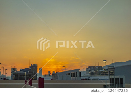 夕暮れの街並み 夕暮れの街並み 126447286