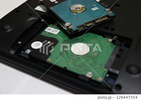 ノートパソコン　ハードディスクが故障したので交換 126447354