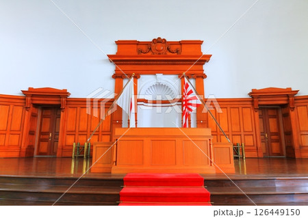 【広島県】晴天の海上自衛隊第1術科学校の大講堂内（旧海軍兵学校） 126449150