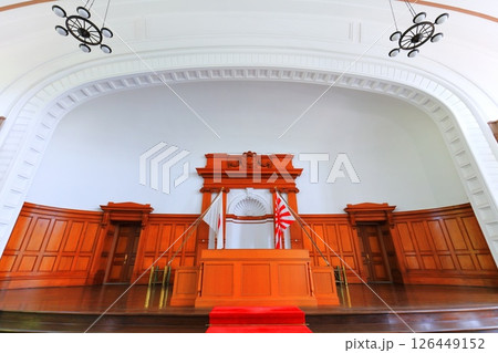 【広島県】晴天の海上自衛隊第1術科学校の大講堂内（旧海軍兵学校） 126449152