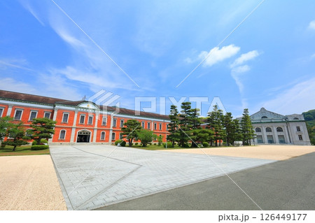 【広島県】晴天の旧海軍兵学校と大講堂（海上自衛隊第1術科学校） 126449177