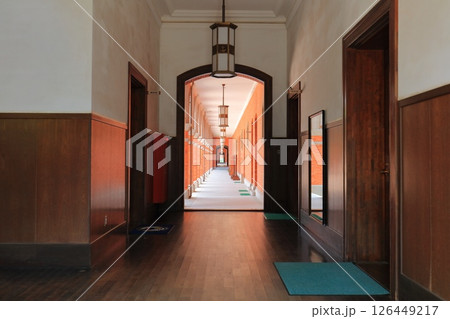 【広島県】旧海軍兵学校の廊下 126449217