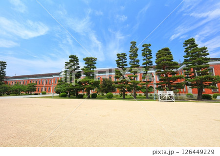 【広島県】晴天の海上自衛隊第1術科学校（旧海軍兵学校） 126449229