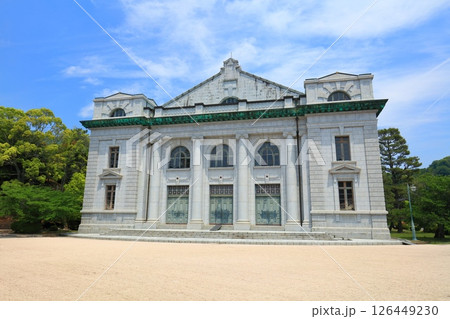 【広島県】晴天の海上自衛隊第1術科学校の大講堂(旧海軍兵学校) 【広島県】晴天の海上自衛隊第1術科学校の大講堂(旧海軍兵学校) 126449230